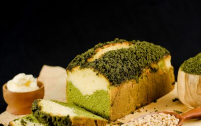 MATCHA CAKE TOPPED CRUNCHY STREUSEL
